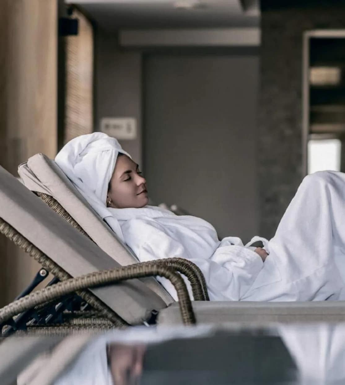 SPA-комплекс, который включает бассейн 25 метров, детский бассейн, два джакузи, хамам, русскую баню, финскую сауну, травяную сауну, соляную комнату, 2 инфракрасные сауны, 4 массажных кабинета, зону отдыха и фитобар